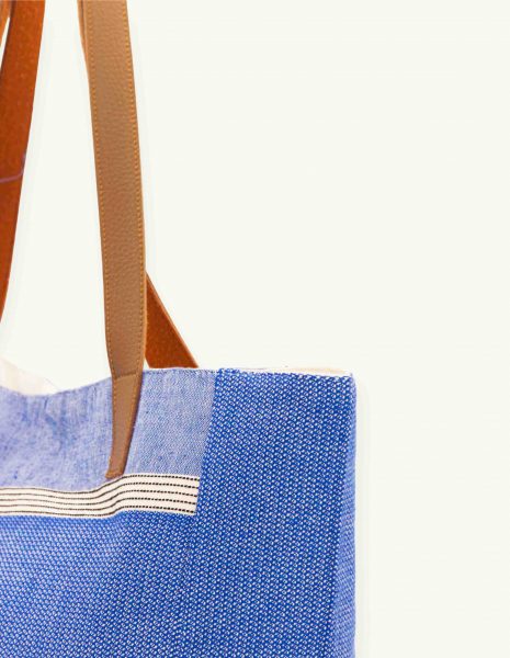 Bolso asa cuero Natte  botón — Color: Azul Rey